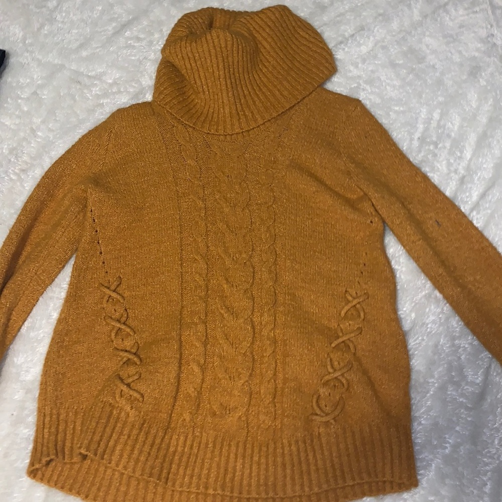 Medium mustard yellow turtle neck sweater